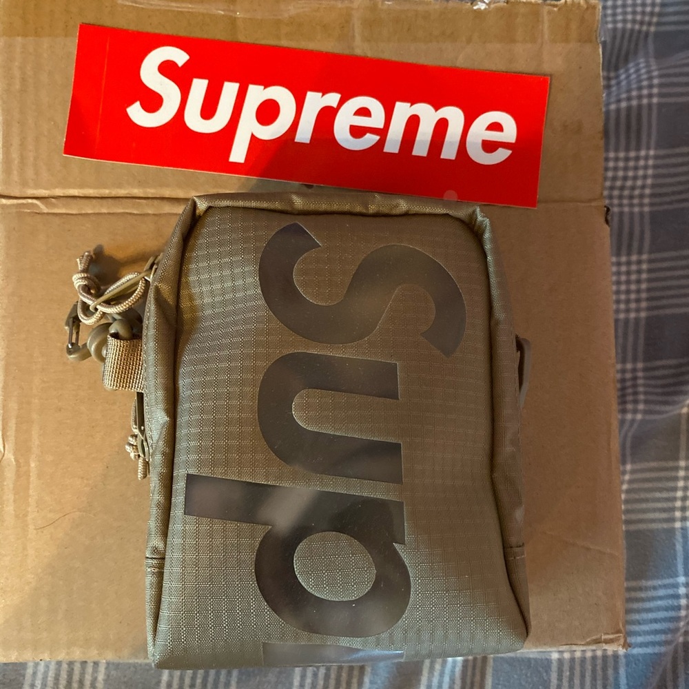 Supreme neck pouch/bag